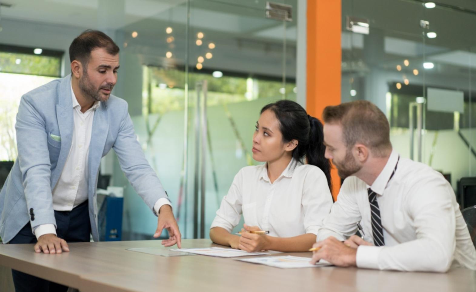 Retail business cash flow monitoring system